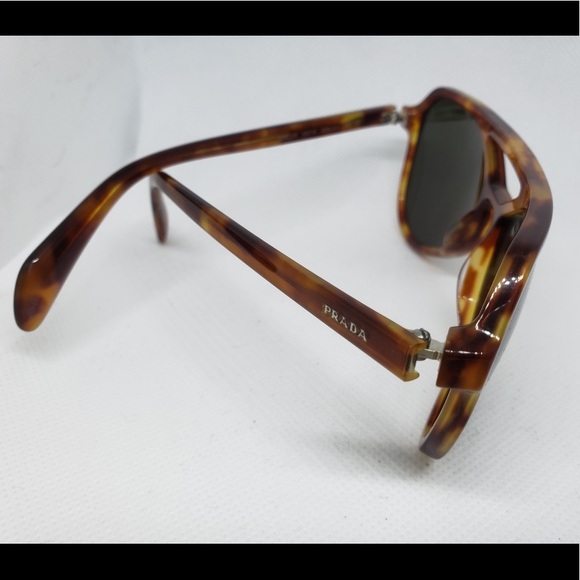 Prada - Picture 2 of 4